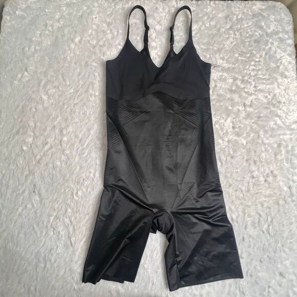 Spanx Womens Black Seamless Mid-Thigh Tummy Control Shapewear Bodysuit Small - Picture 1 of 6